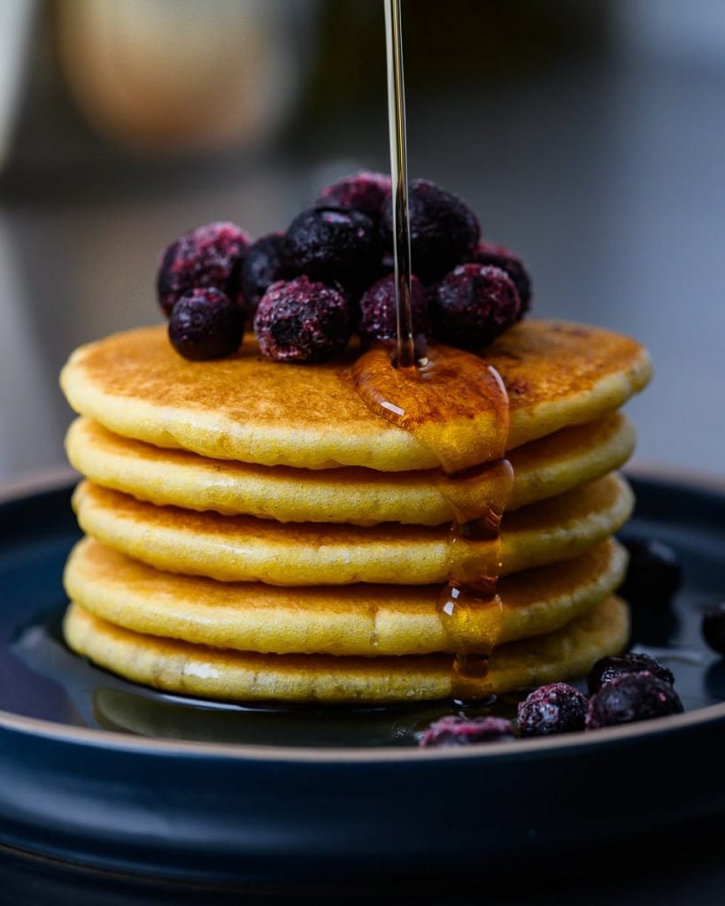 Pancakes végétaliens à la farine de maïs et au babeurre