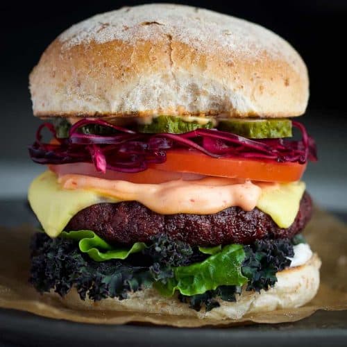 https://schoolnightvegan.com/wp-content/uploads/2019/09/classic-vegan-burgers-6-500x500.jpg