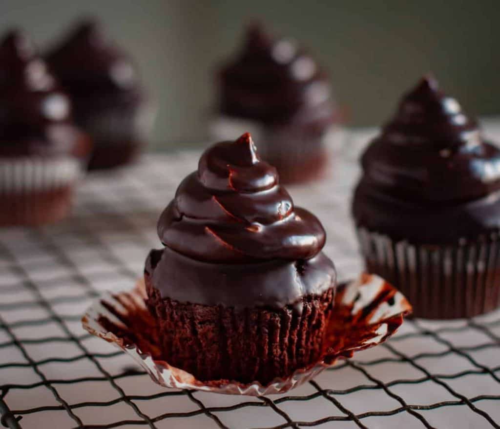 vegan hit-hat cupcakes