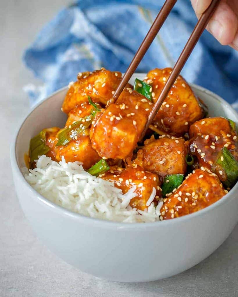 sticky sriracha tofu