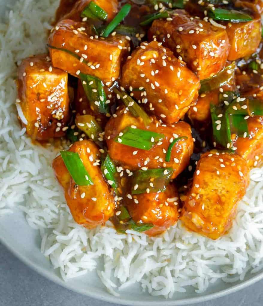 sticky sriracha tofu