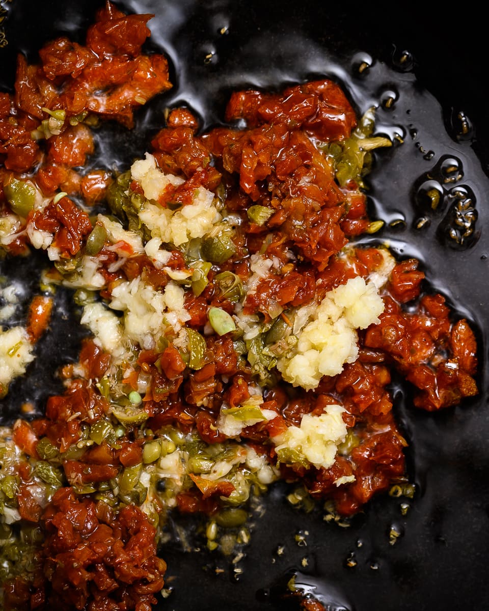garlic, sun-dried tomatoes and capers