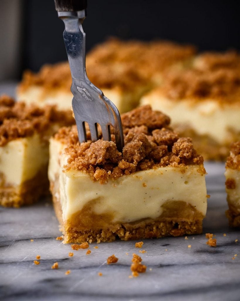 vegan apple crumble custard bars