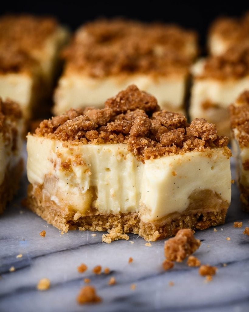 vegan apple crumble custard bars