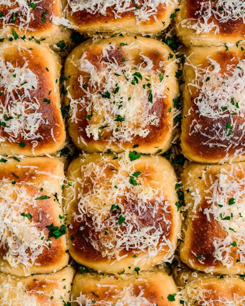 cheesy vegan beer rolls