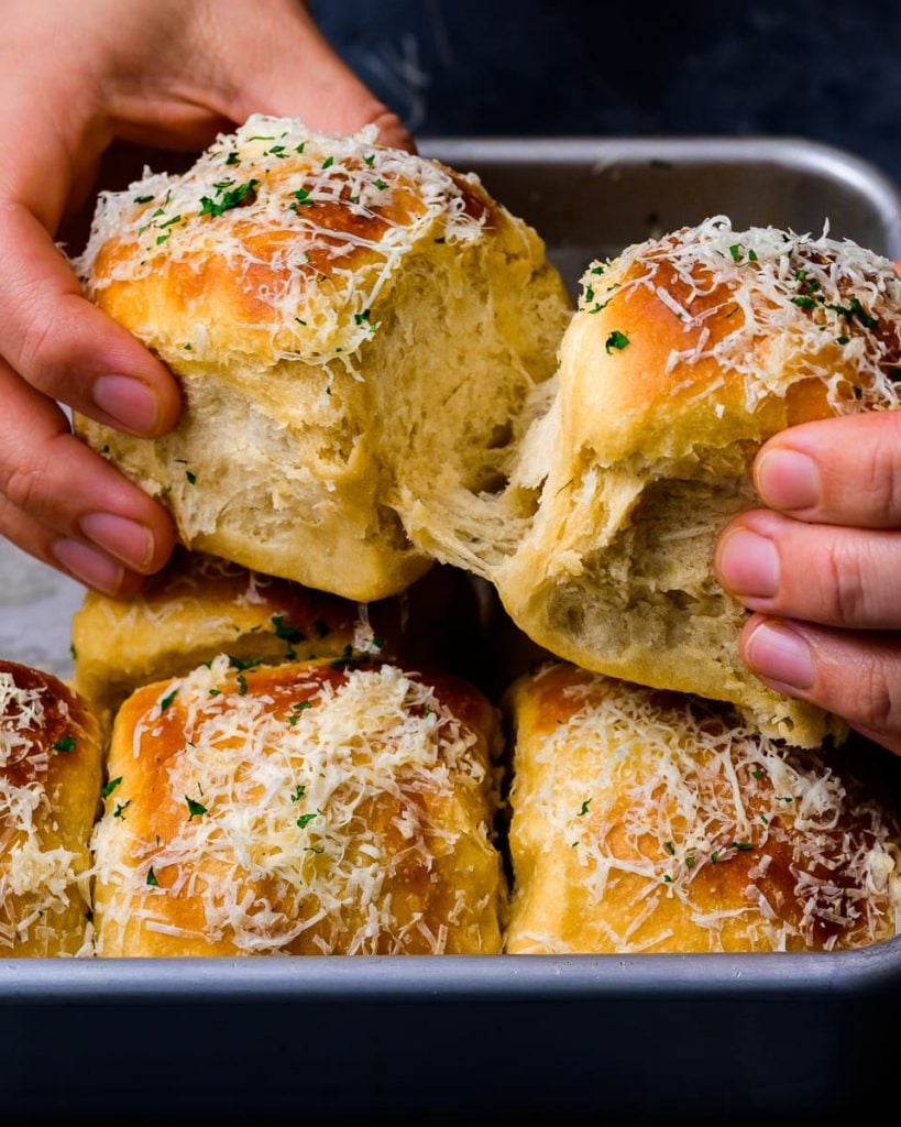 cheesy vegan beer rolls