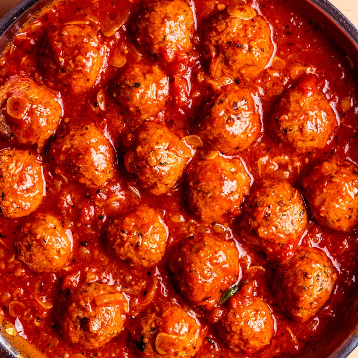 https://schoolnightvegan.com/wp-content/uploads/2023/01/perfect-vegan-meatballs-1-4.jpg