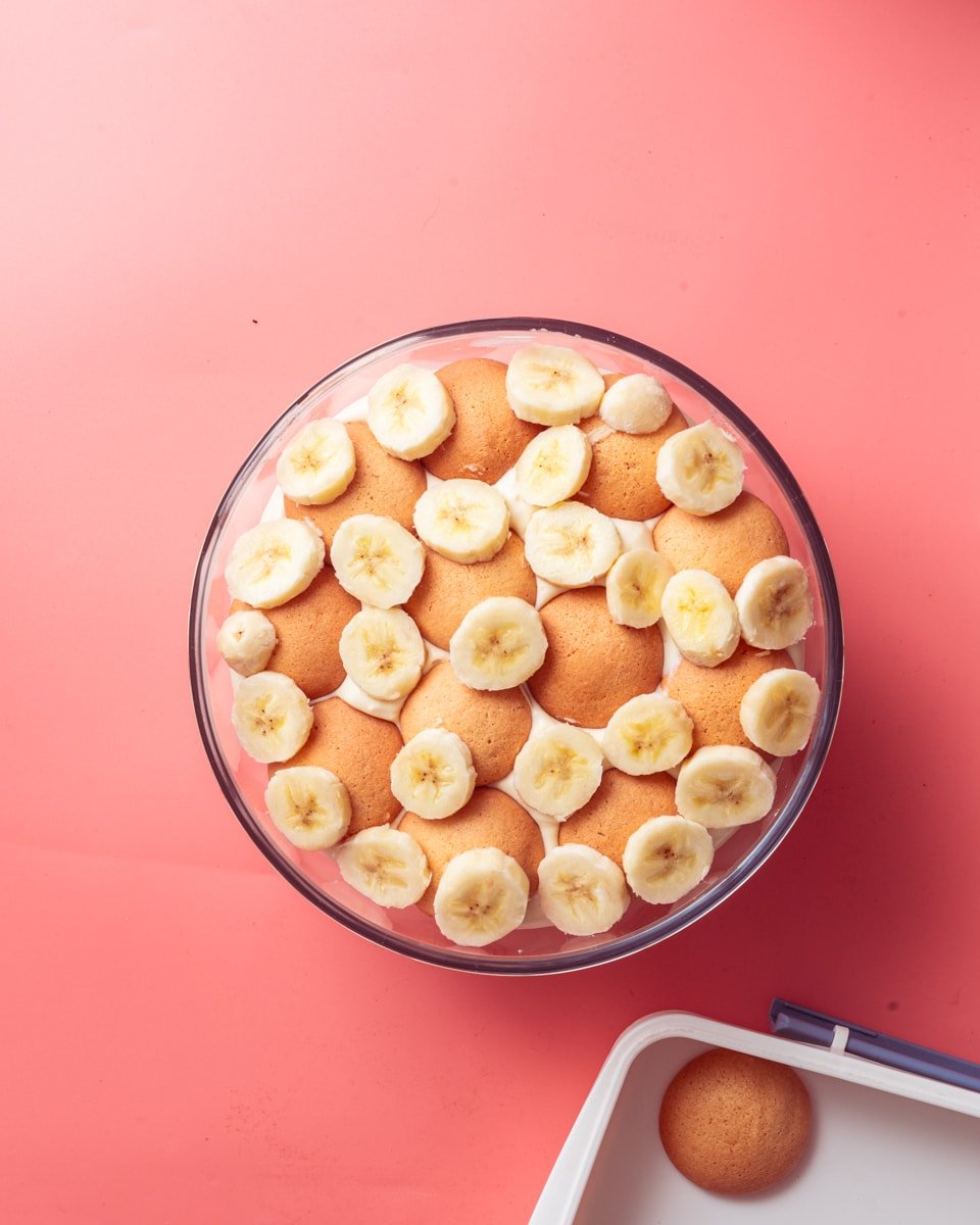 layering the vegan banana pudding