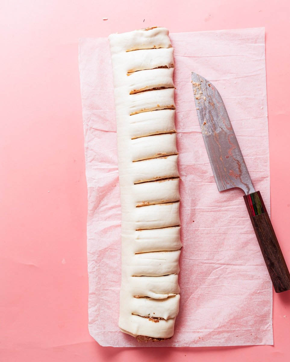 slicing the pastry