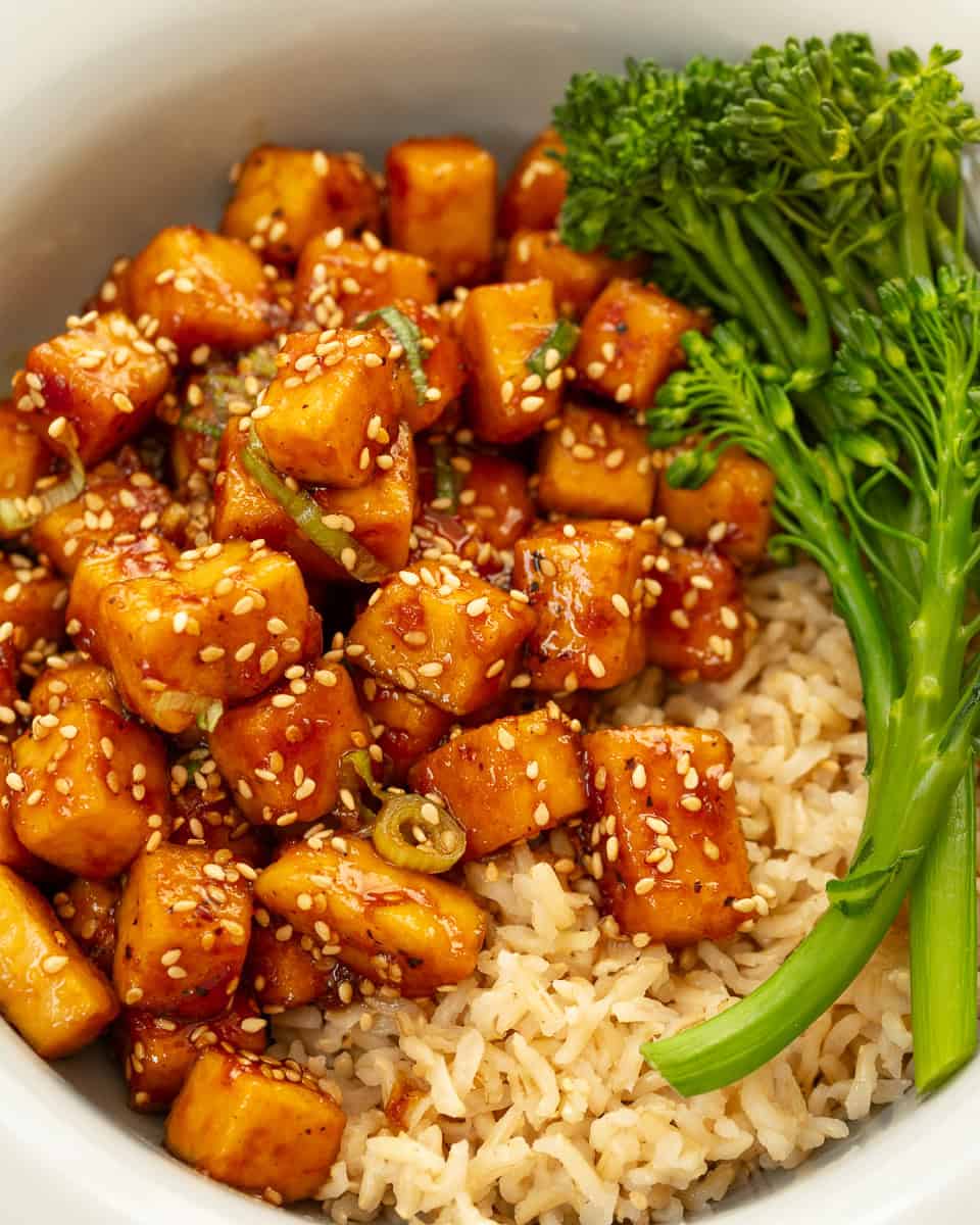 sticky sesame tofu with brown rice and steamed broccoli